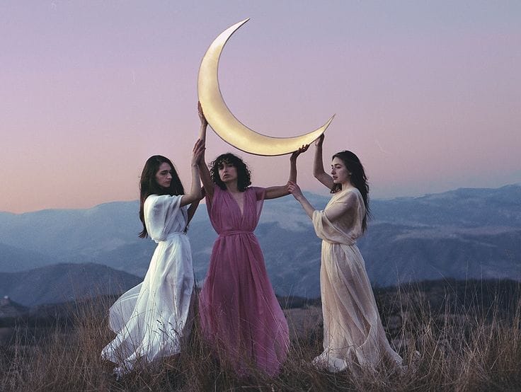 Guide To Lunar Cycle And Moon Rituals For Esoteric Women - Sage Sistas